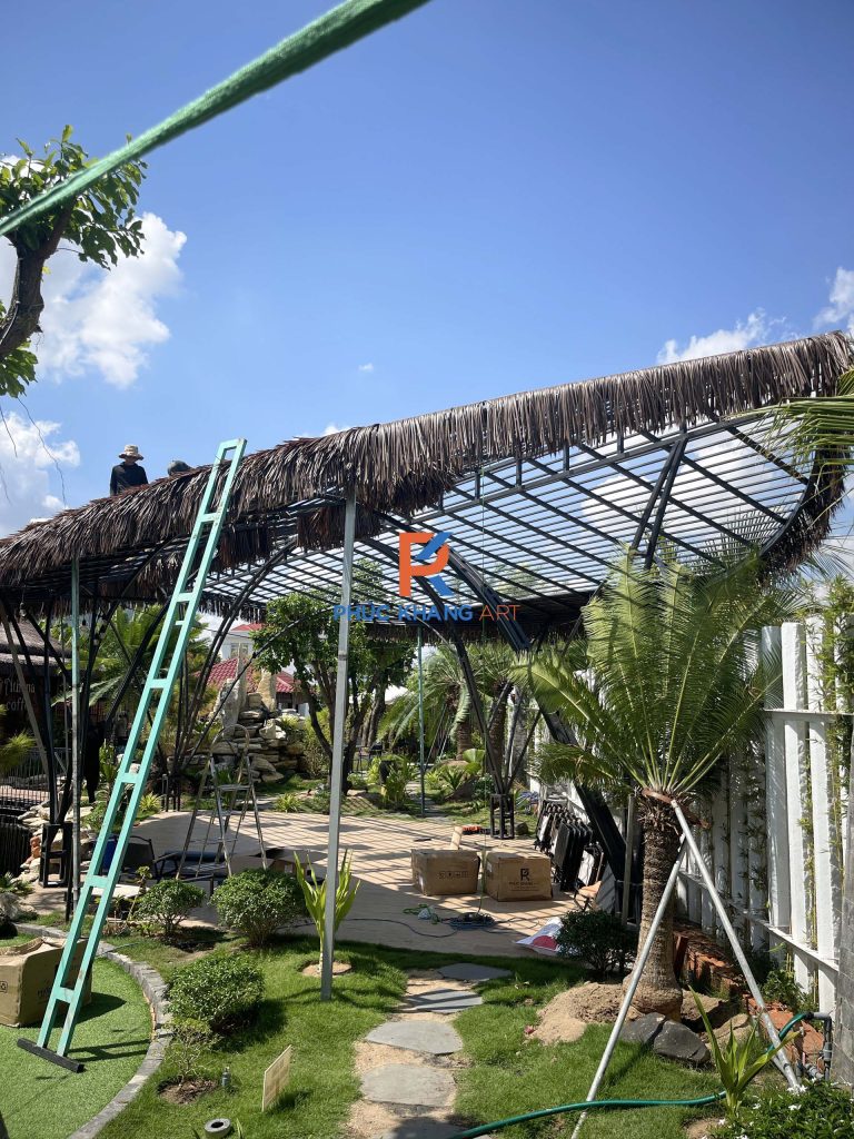 Thi công mái lợp rơm nhân tạo cho khu nghỉ dưỡng