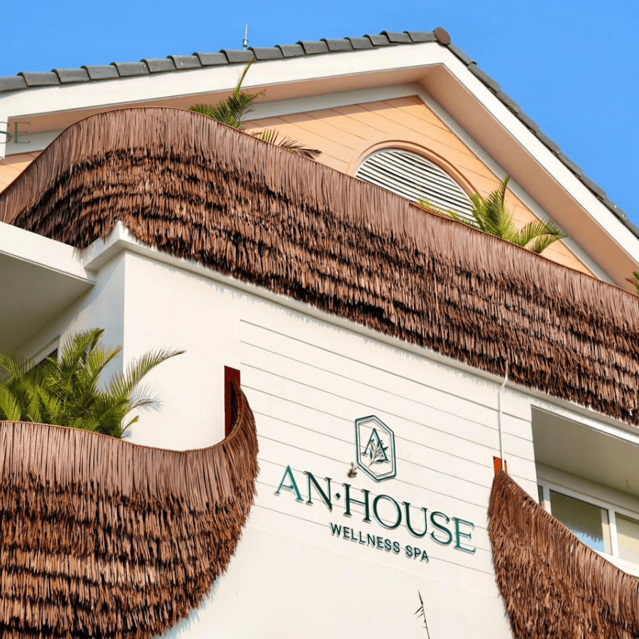 Giá Mái Rơm Nhân Tạo Năm 2025 Là Bao Nhiêu? Cập Nhật Mới Nhất 12 An House Spa với thiết kế độc lạ kết hợp dùng tranh nhân tạo càng thêm phần ấn tượng